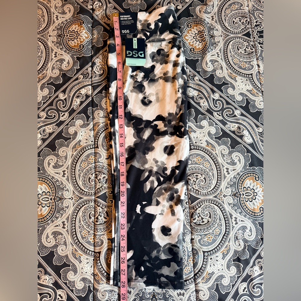 DSG Performance High Rise Capri Workout Leggings Large - Picture 5 of 6